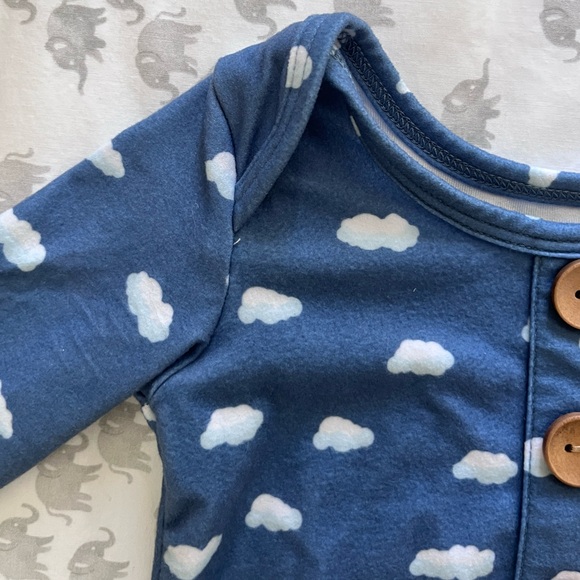 Newborn Caden lane Knot Gown - Picture 6 of 7